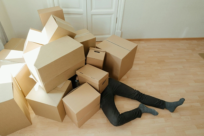 Client croulant sous ses cartons